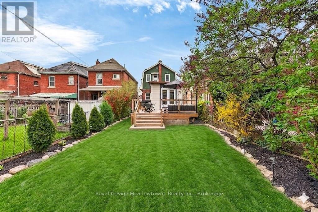 












216 MAPLEWOOD AVENUE

,
Hamilton (Blakeley),




Ontario
L8M1X8

