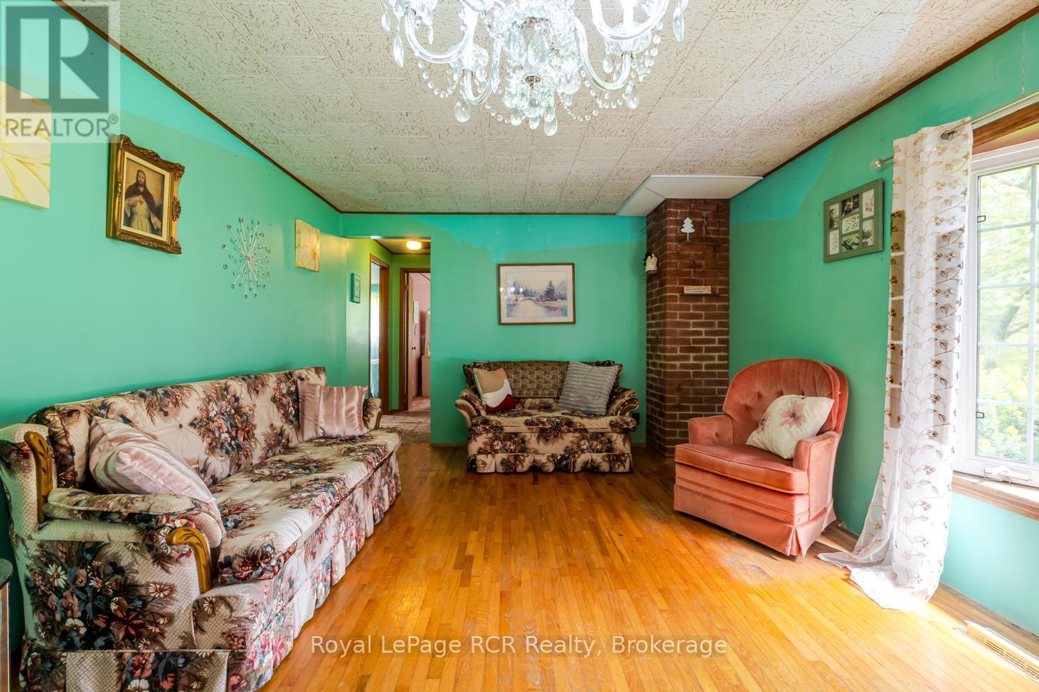 












873 14TH STREET W

,
Georgian Bluffs,




Ontario
N4K6V5

