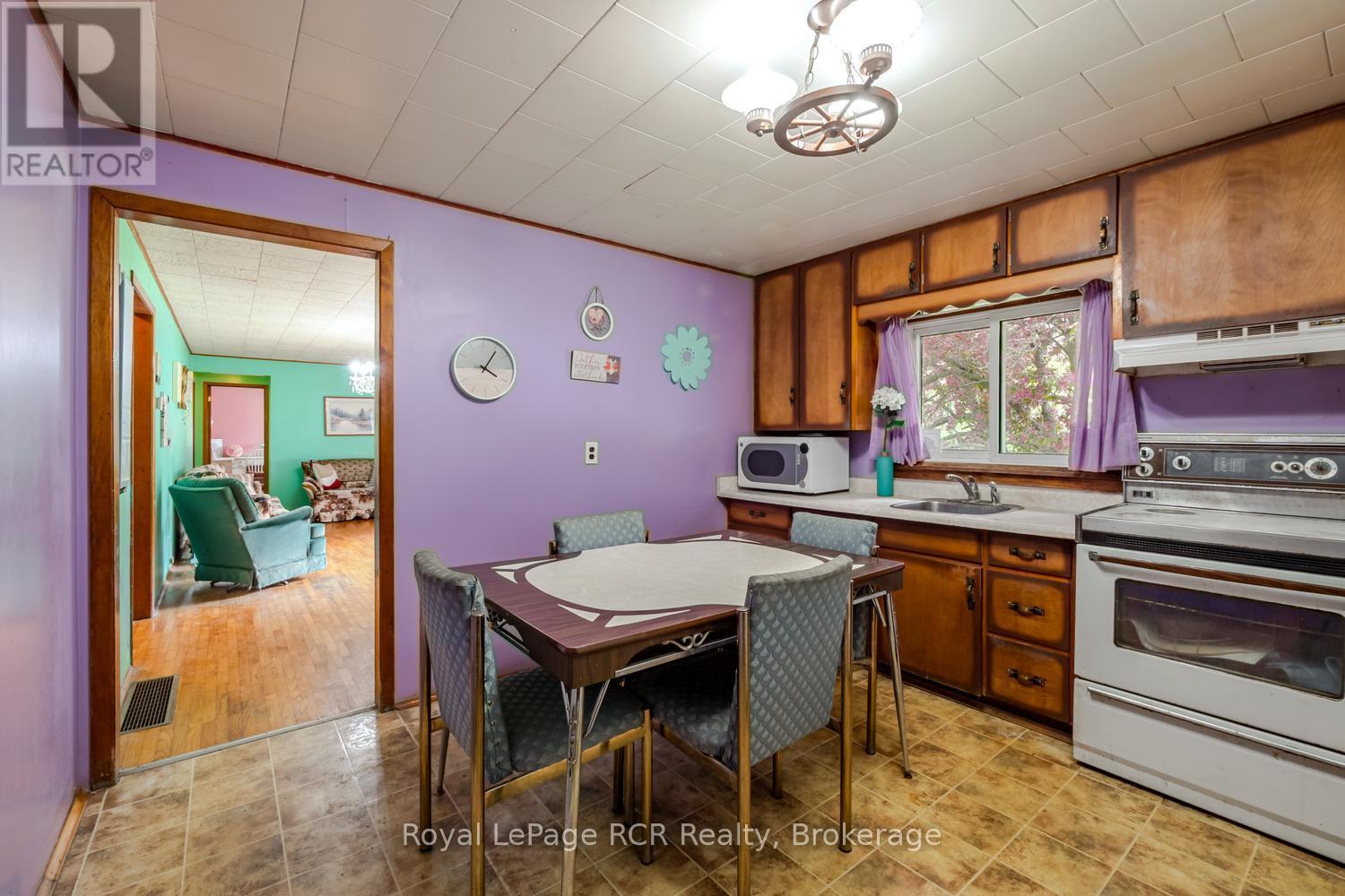 












873 14TH STREET W

,
Georgian Bluffs,




Ontario
N4K6V5

