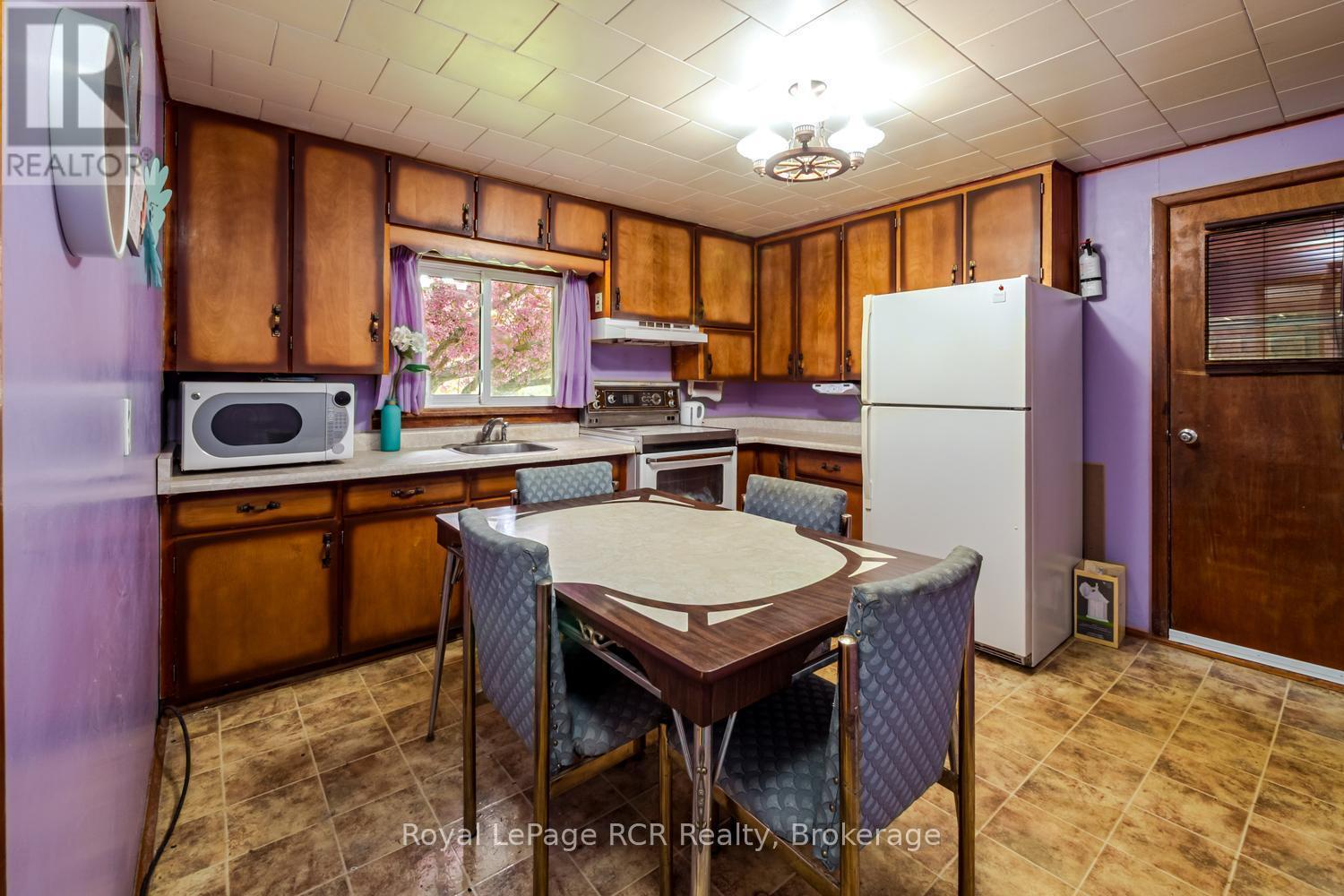 












873 14TH STREET W

,
Georgian Bluffs,




Ontario
N4K6V5

