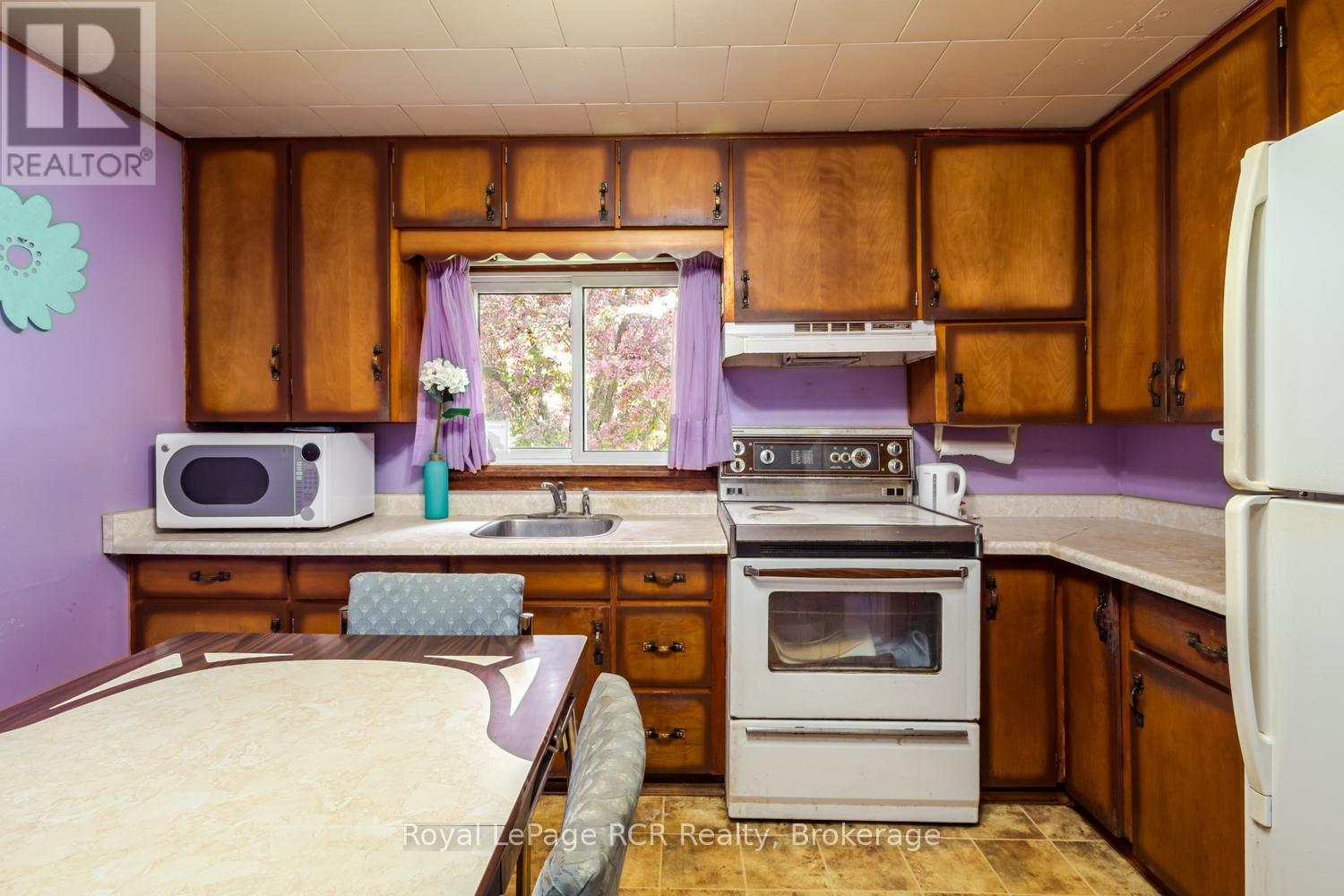 












873 14TH STREET W

,
Georgian Bluffs,




Ontario
N4K6V5

