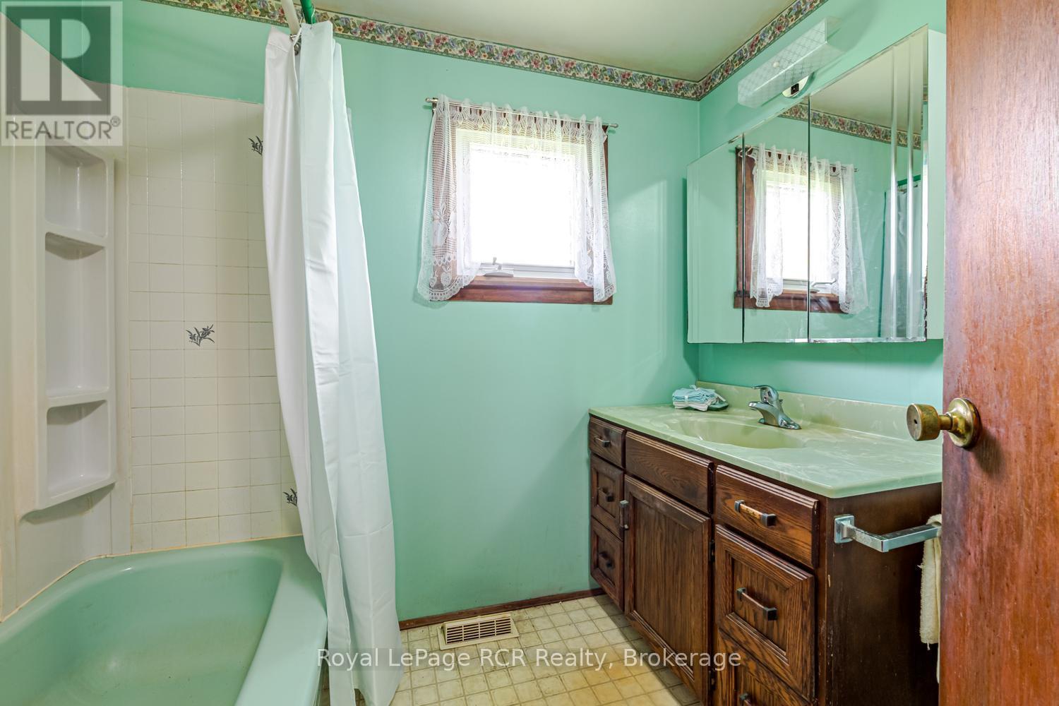












873 14TH STREET W

,
Georgian Bluffs,




Ontario
N4K6V5

