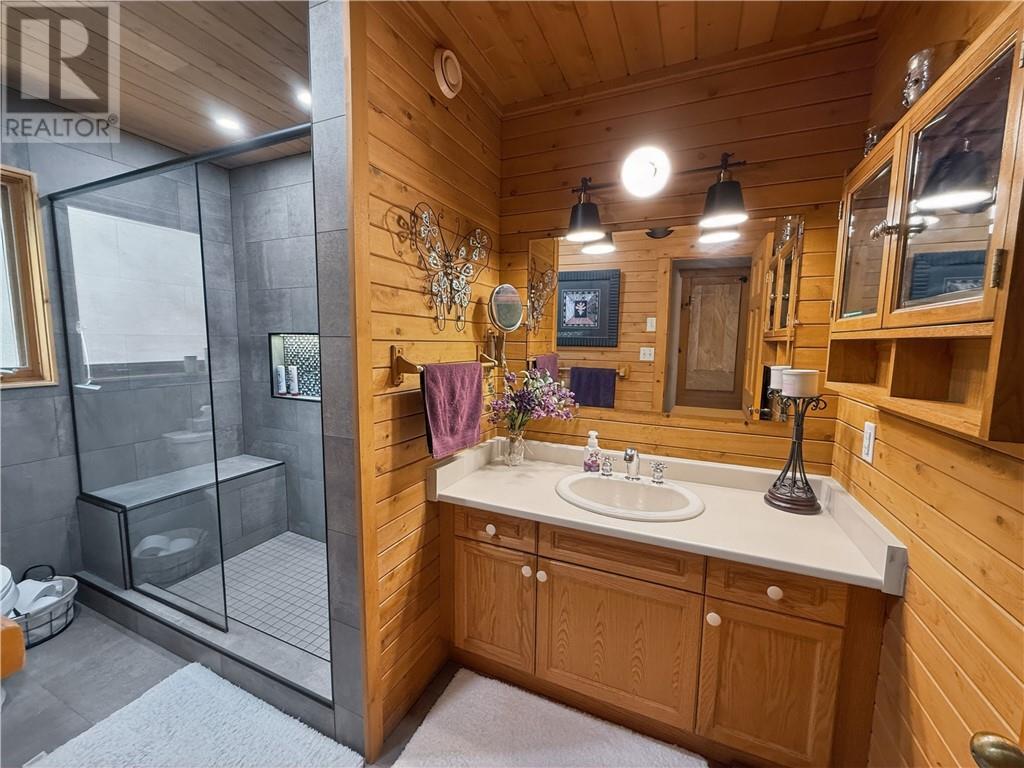












168 Fox Run Way

,
Mindemoya, Manitoulin Island,




Ontario
P0P1S0

