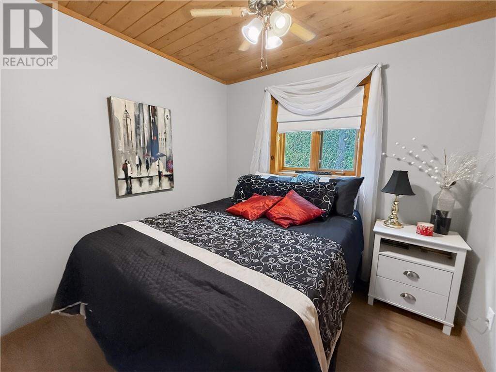 












168 Fox Run Way

,
Mindemoya, Manitoulin Island,




Ontario
P0P1S0

