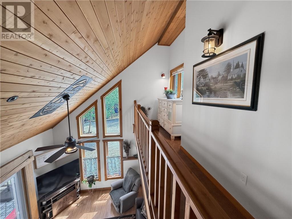 












168 Fox Run Way

,
Mindemoya, Manitoulin Island,




Ontario
P0P1S0

