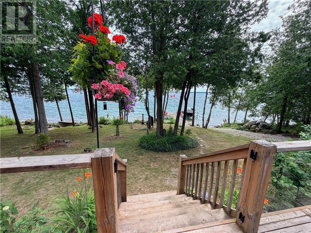 












168 Fox Run Way

,
Mindemoya, Manitoulin Island,




Ontario
P0P1S0

