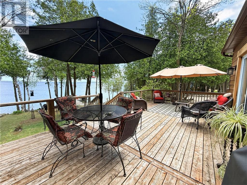 












168 Fox Run Way

,
Mindemoya, Manitoulin Island,




Ontario
P0P1S0

