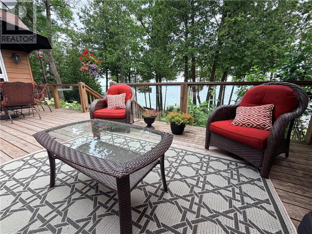 












168 Fox Run Way

,
Mindemoya, Manitoulin Island,




Ontario
P0P1S0


