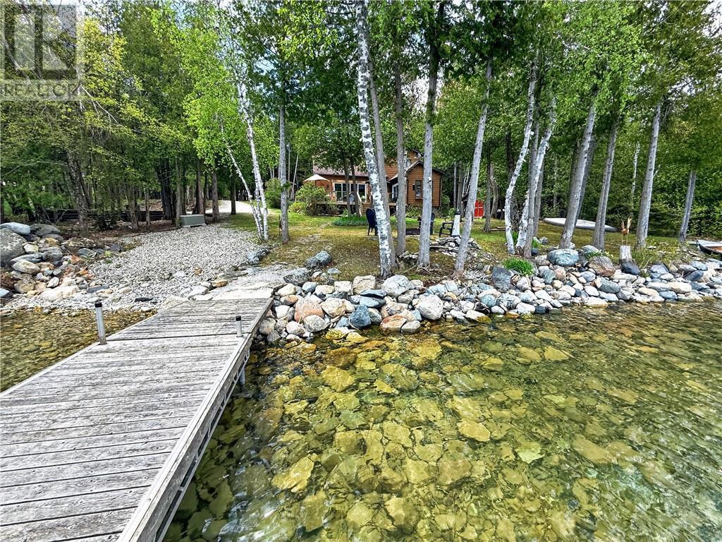 












168 Fox Run Way

,
Mindemoya, Manitoulin Island,




Ontario
P0P1S0

