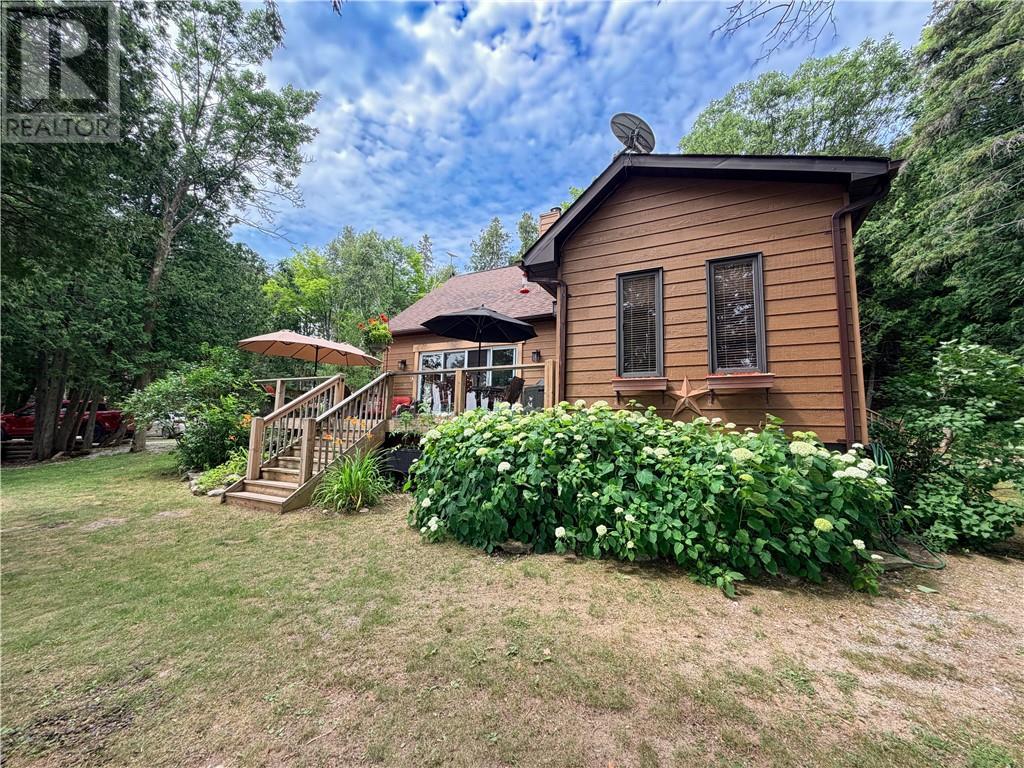 












168 Fox Run Way

,
Mindemoya, Manitoulin Island,




Ontario
P0P1S0

