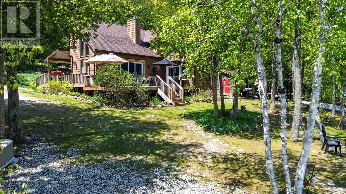 












168 Fox Run Way

,
Mindemoya, Manitoulin Island,




Ontario
P0P1S0


