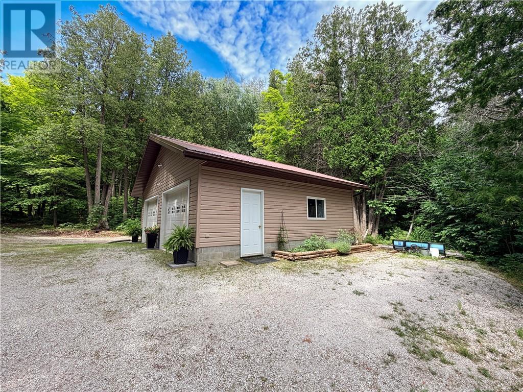 












168 Fox Run Way

,
Mindemoya, Manitoulin Island,




Ontario
P0P1S0

