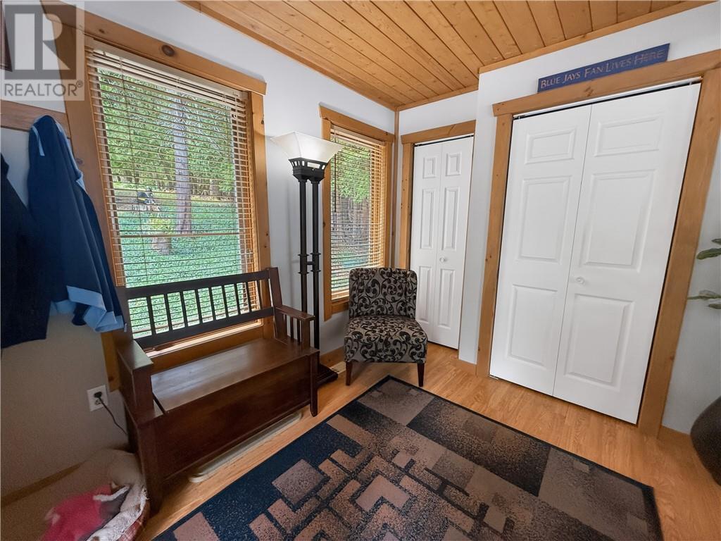 












168 Fox Run Way

,
Mindemoya, Manitoulin Island,




Ontario
P0P1S0


