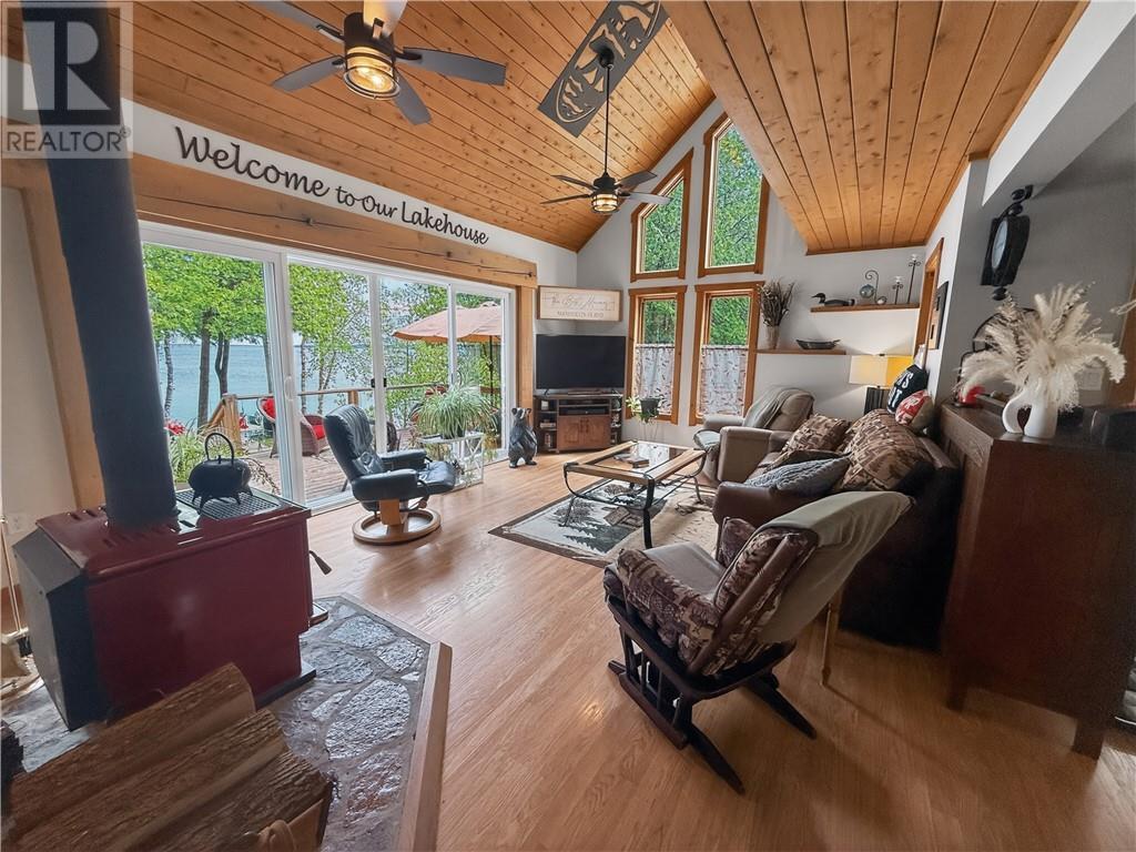 












168 Fox Run Way

,
Mindemoya, Manitoulin Island,




Ontario
P0P1S0

