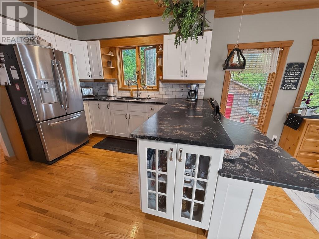 












168 Fox Run Way

,
Mindemoya, Manitoulin Island,




Ontario
P0P1S0

