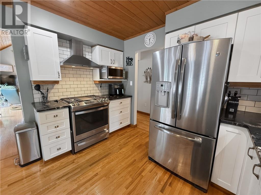 












168 Fox Run Way

,
Mindemoya, Manitoulin Island,




Ontario
P0P1S0

