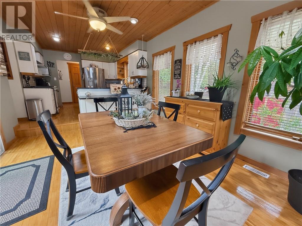 












168 Fox Run Way

,
Mindemoya, Manitoulin Island,




Ontario
P0P1S0

