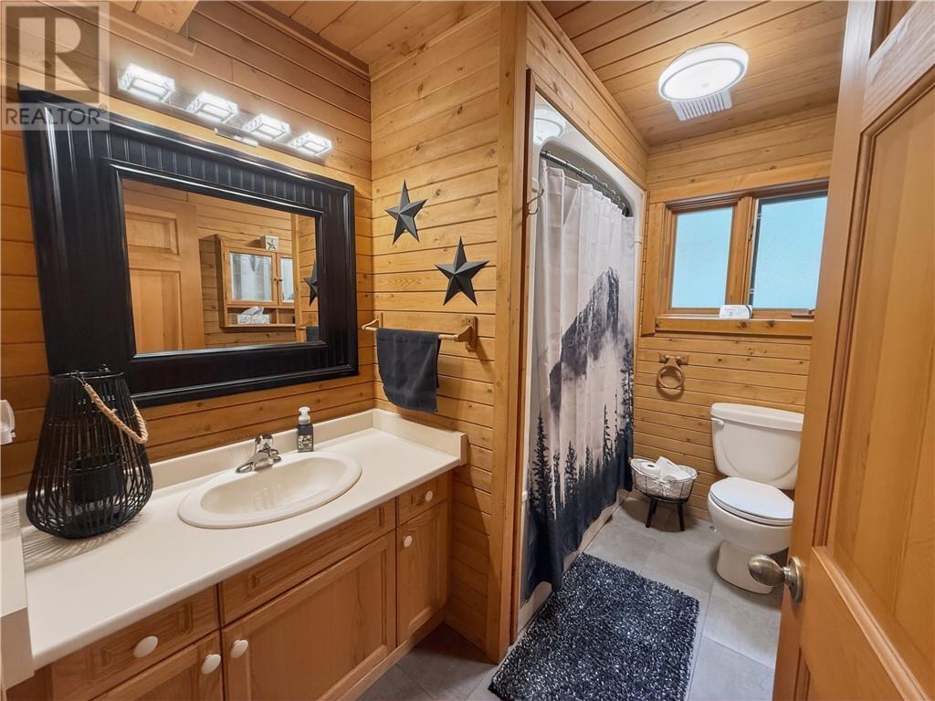 












168 Fox Run Way

,
Mindemoya, Manitoulin Island,




Ontario
P0P1S0


