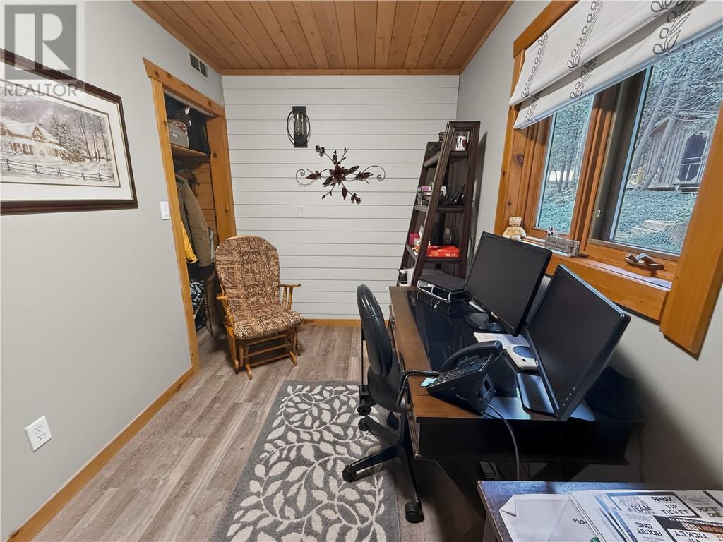 












168 Fox Run Way

,
Mindemoya, Manitoulin Island,




Ontario
P0P1S0

