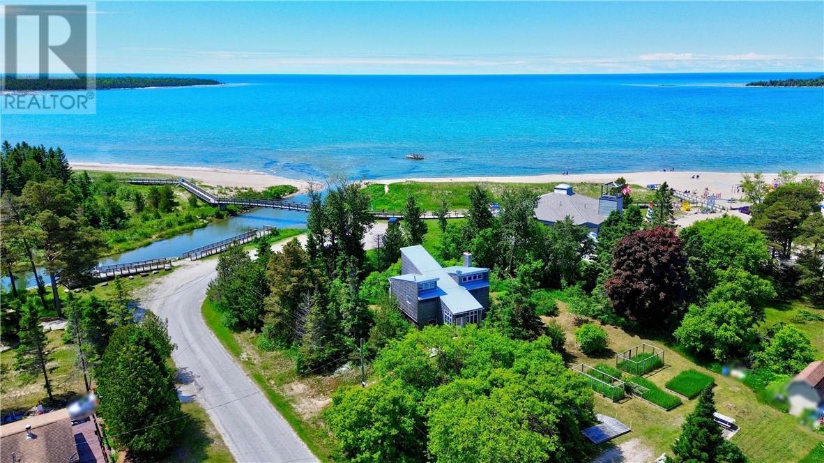 












111 McNevin Street

,
Providence Bay, Manitoulin Island,




Ontario
P0P1T0

