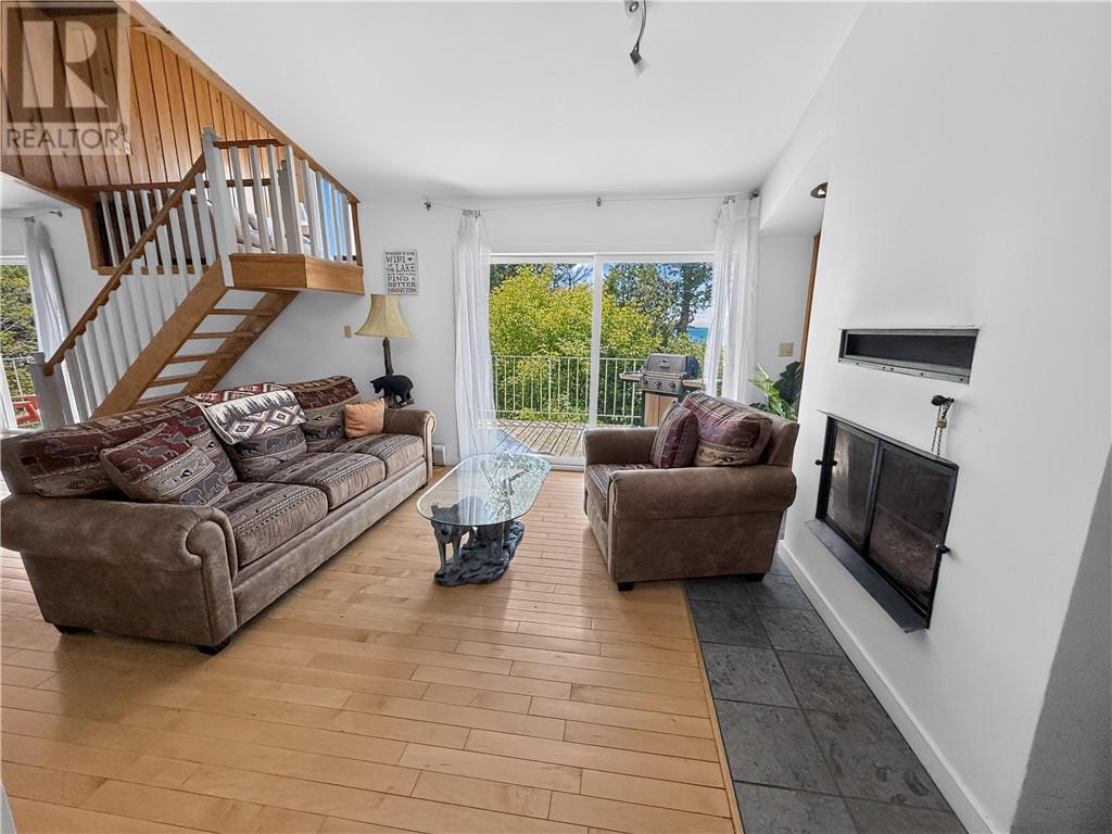 












111 McNevin Street

,
Providence Bay, Manitoulin Island,




Ontario
P0P1T0

