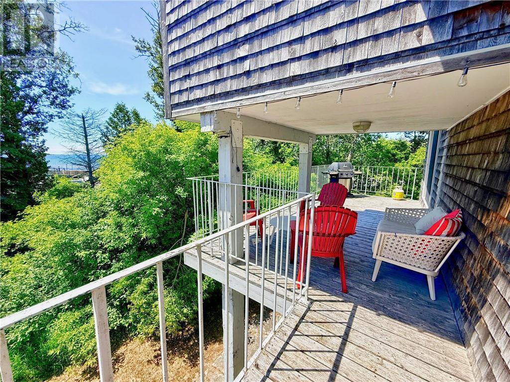 












111 McNevin Street

,
Providence Bay, Manitoulin Island,




Ontario
P0P1T0

