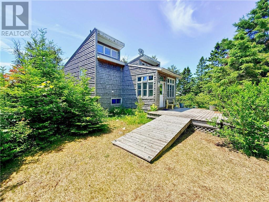 












111 McNevin Street

,
Providence Bay, Manitoulin Island,




Ontario
P0P1T0

