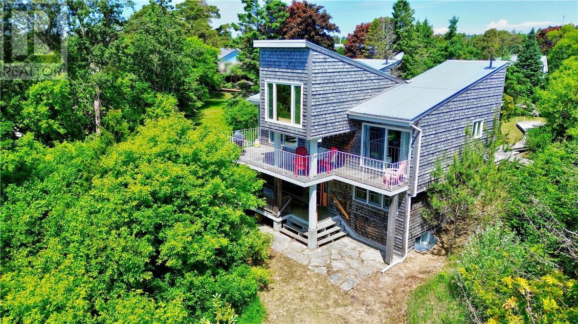 












111 McNevin Street

,
Providence Bay, Manitoulin Island,




Ontario
P0P1T0

