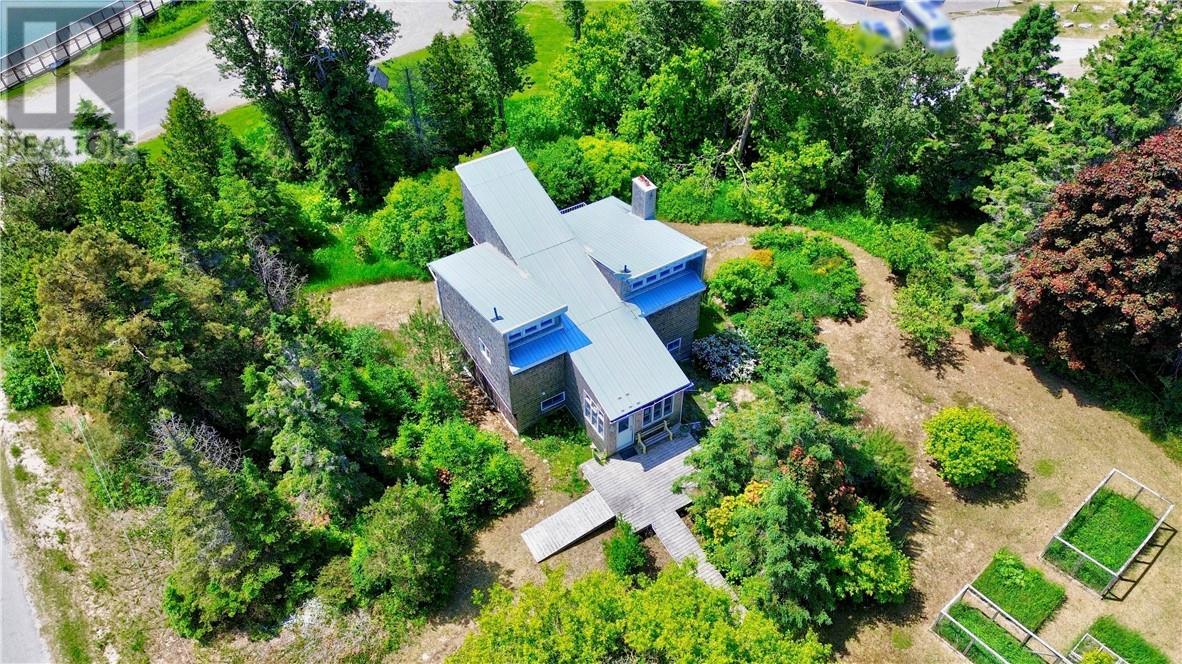 












111 McNevin Street

,
Providence Bay, Manitoulin Island,




Ontario
P0P1T0

