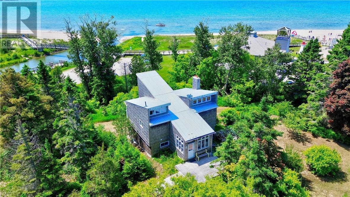 












111 McNevin Street

,
Providence Bay, Manitoulin Island,




Ontario
P0P1T0

