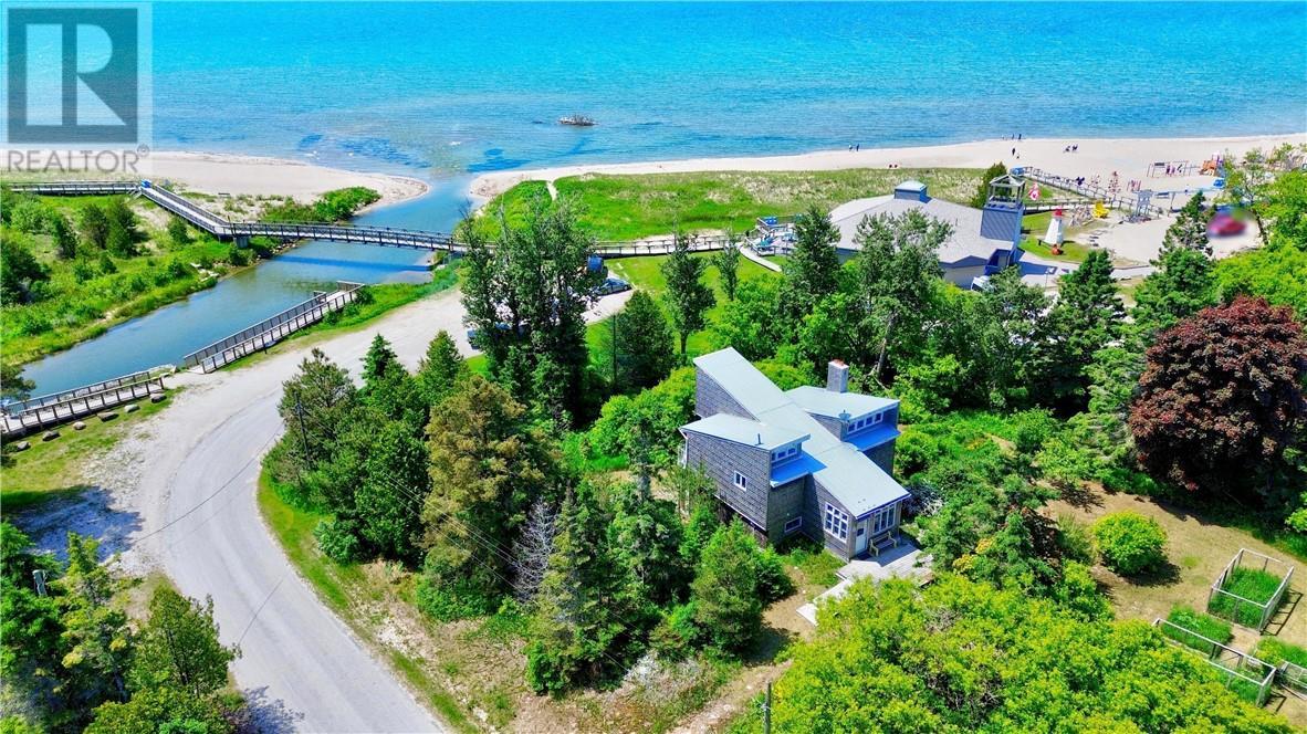 












111 McNevin Street

,
Providence Bay, Manitoulin Island,




Ontario
P0P1T0

