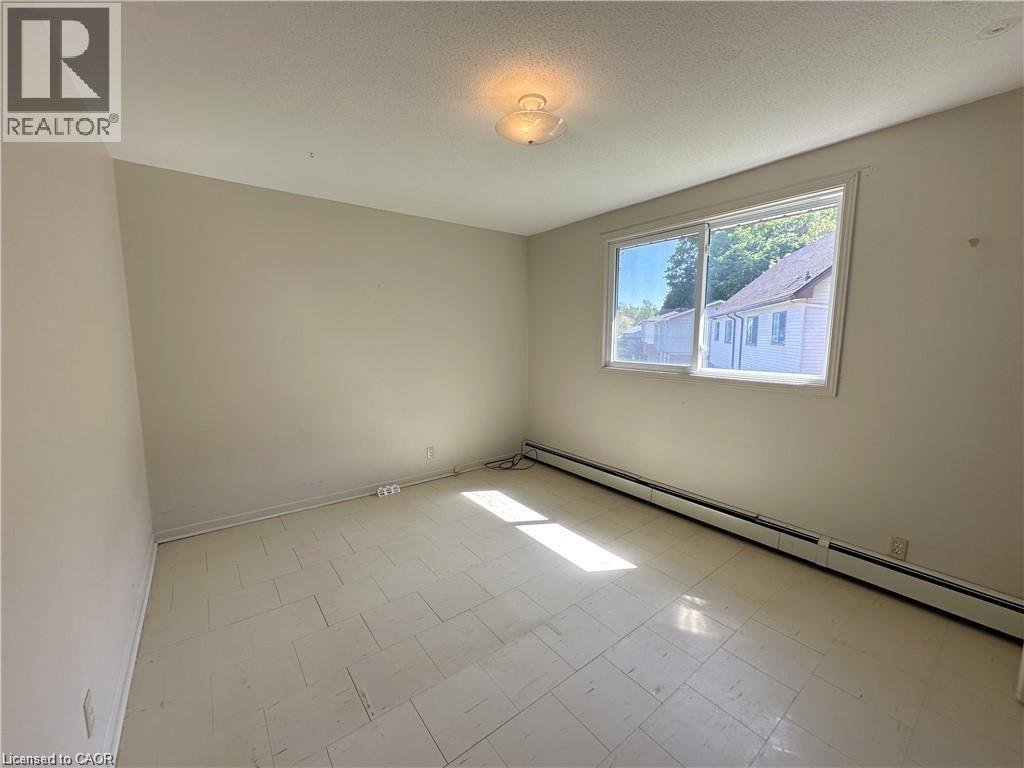 












64-66 OAKWOOD Avenue

,
Simcoe,




Ontario
N3Y1H6

