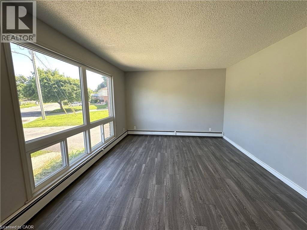 












64-66 OAKWOOD Avenue

,
Simcoe,




Ontario
N3Y1H6

