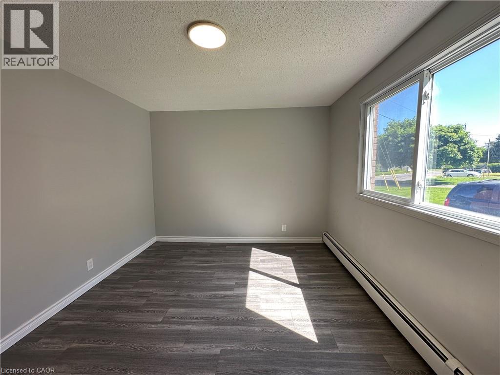 












64-66 OAKWOOD Avenue

,
Simcoe,




Ontario
N3Y1H6

