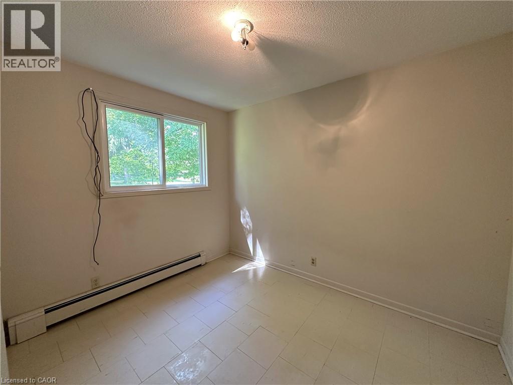 












64-66 OAKWOOD Avenue

,
Simcoe,




Ontario
N3Y1H6

