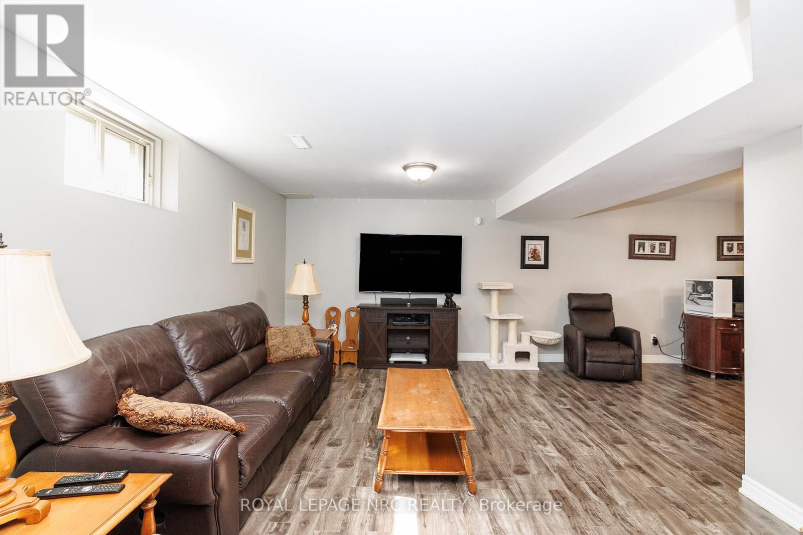 












16 LEONARD DRIVE

,
St. Catharines (Rykert/Vansickle),




Ontario
L2S3V2

