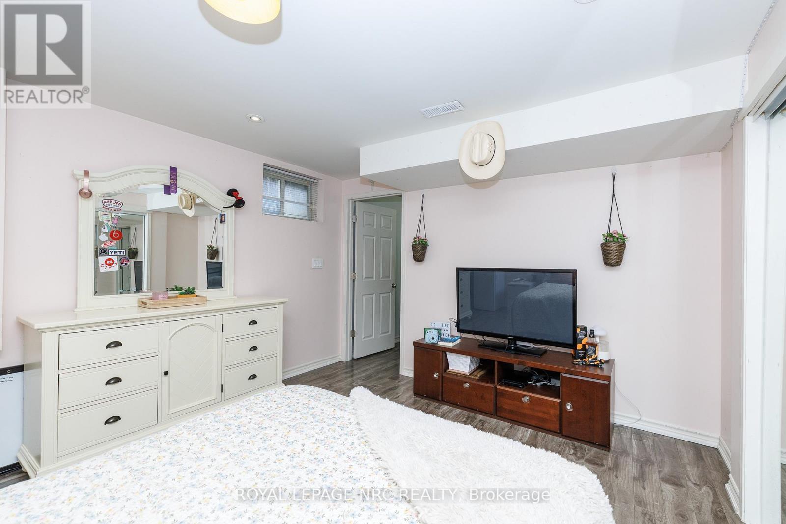 












16 LEONARD DRIVE

,
St. Catharines (Rykert/Vansickle),




Ontario
L2S3V2

