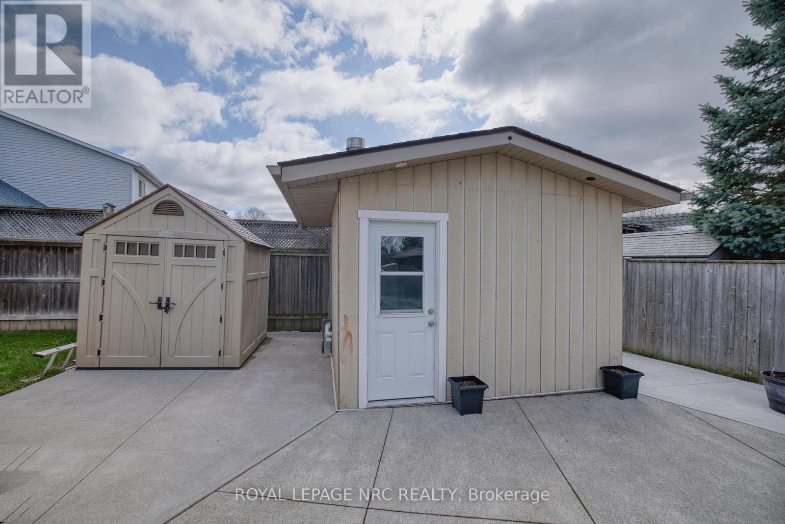 












16 LEONARD DRIVE

,
St. Catharines (Rykert/Vansickle),




Ontario
L2S3V2

