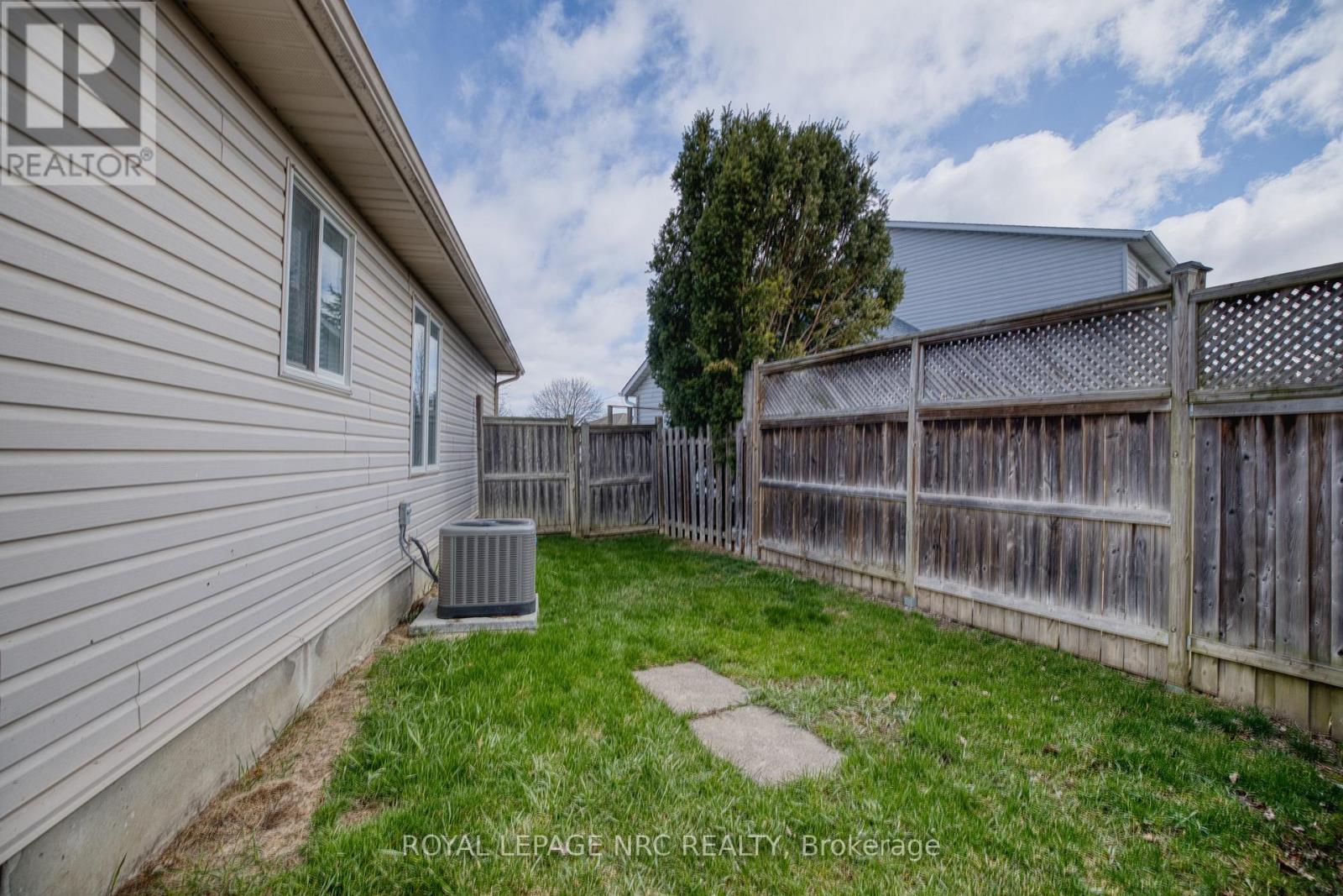 












16 LEONARD DRIVE

,
St. Catharines (Rykert/Vansickle),




Ontario
L2S3V2

