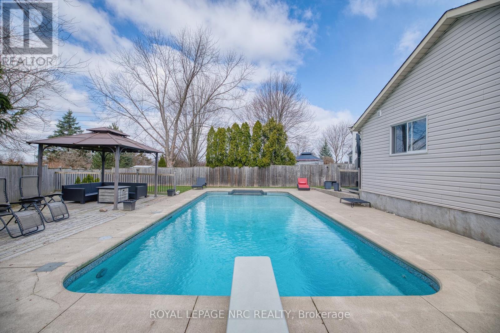 












16 LEONARD DRIVE

,
St. Catharines (Rykert/Vansickle),




Ontario
L2S3V2

