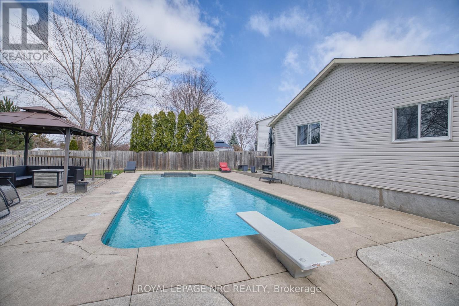 












16 LEONARD DRIVE

,
St. Catharines (Rykert/Vansickle),




Ontario
L2S3V2

