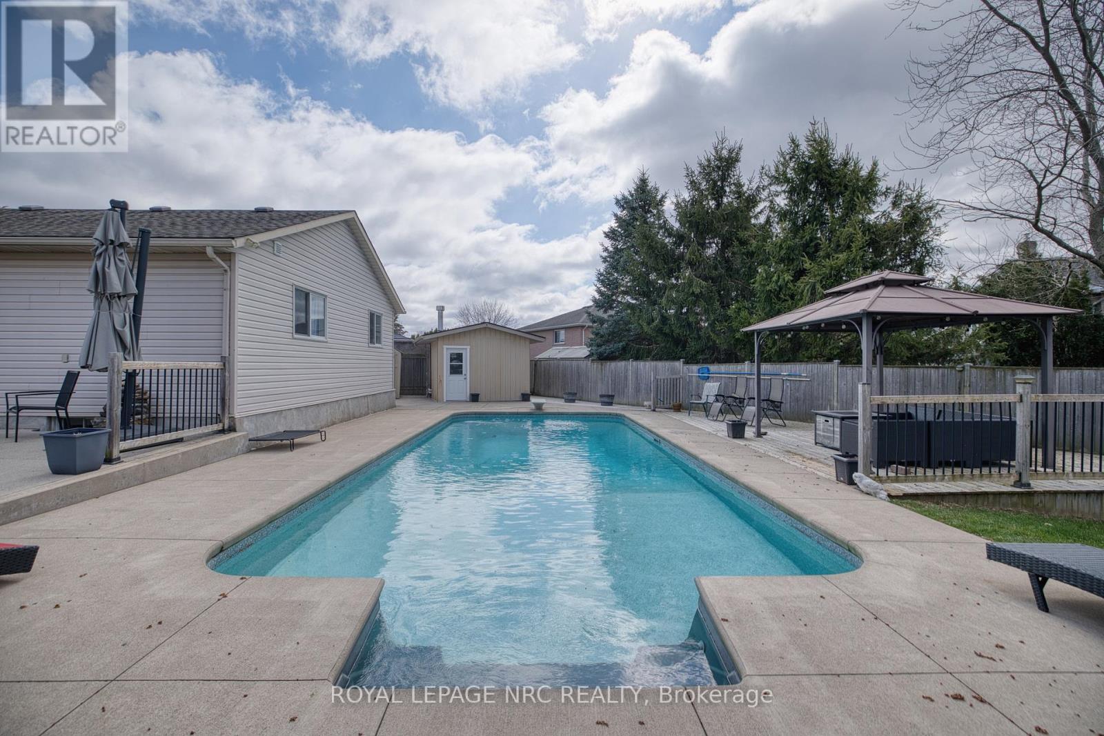 












16 LEONARD DRIVE

,
St. Catharines (Rykert/Vansickle),




Ontario
L2S3V2

