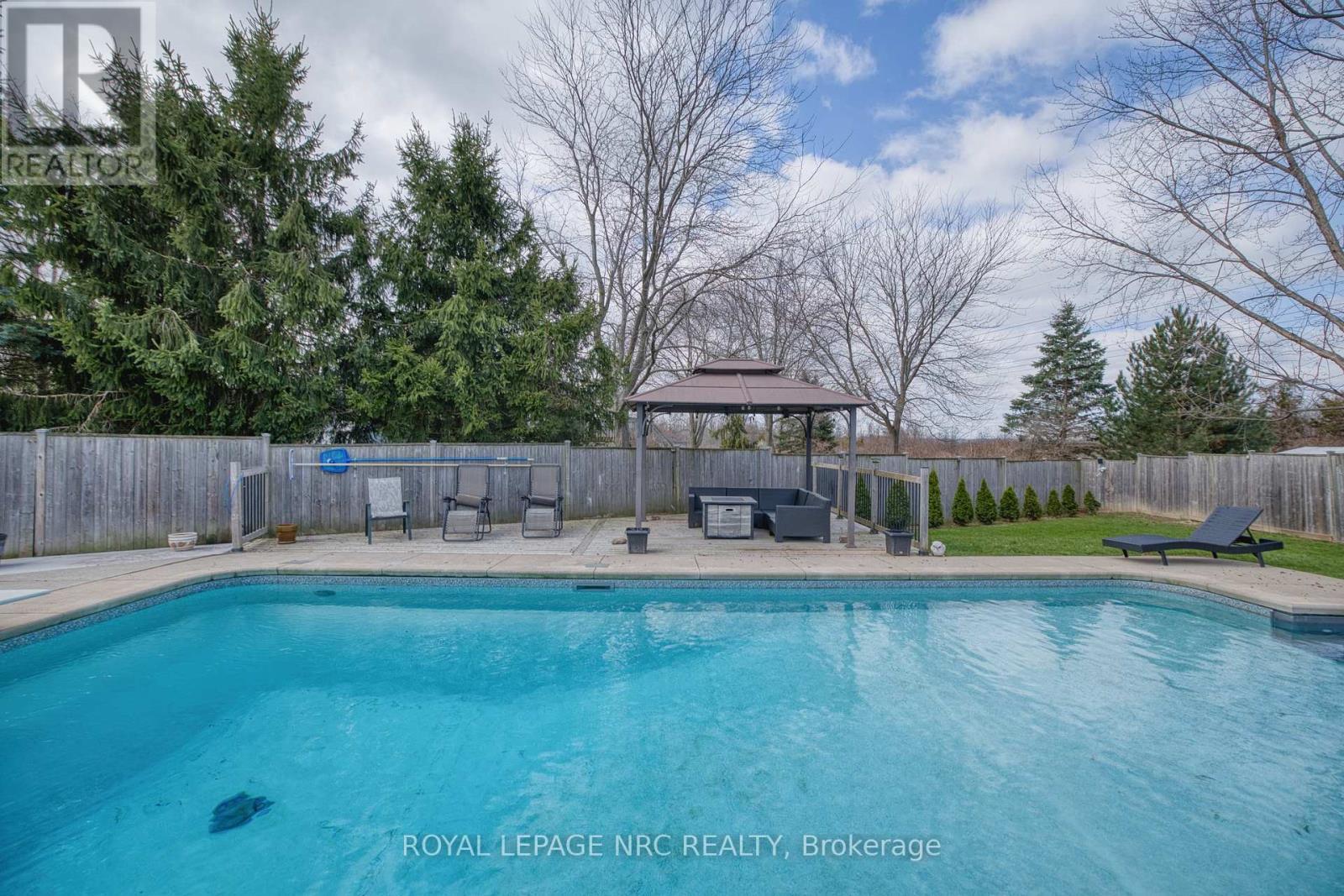 












16 LEONARD DRIVE

,
St. Catharines (Rykert/Vansickle),




Ontario
L2S3V2

