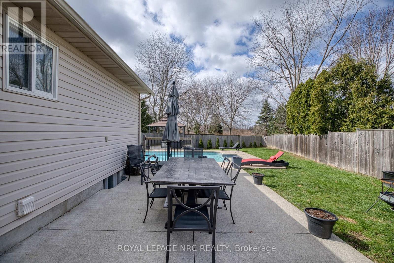 












16 LEONARD DRIVE

,
St. Catharines (Rykert/Vansickle),




Ontario
L2S3V2

