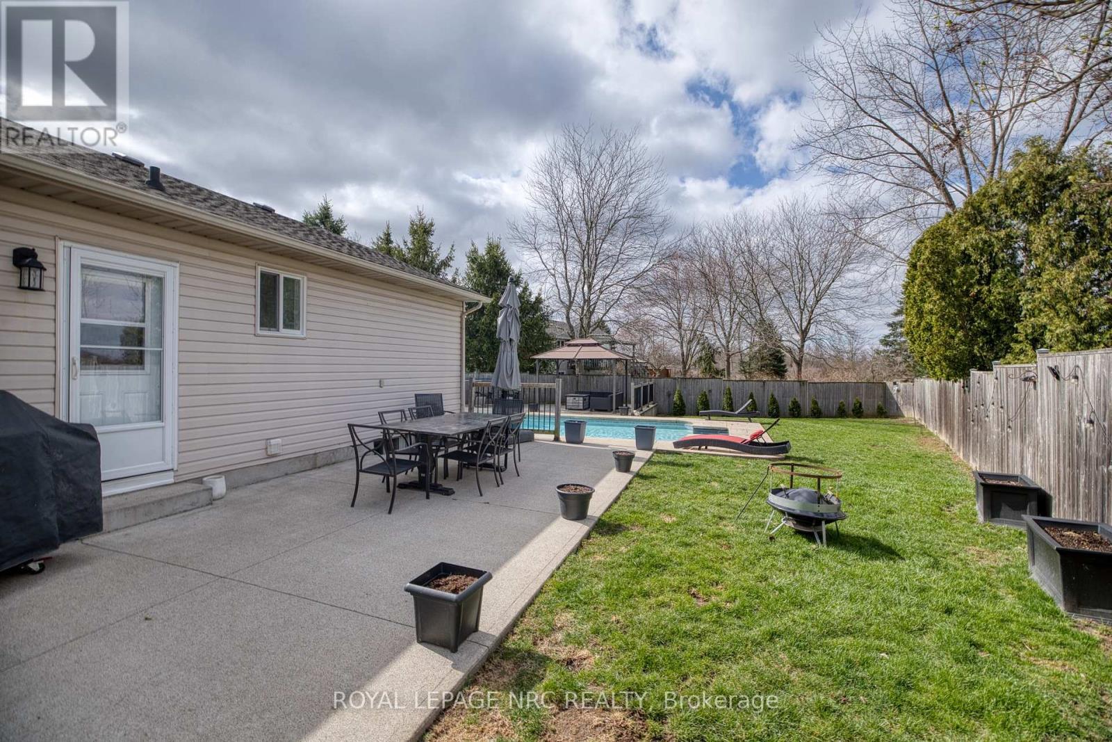 












16 LEONARD DRIVE

,
St. Catharines (Rykert/Vansickle),




Ontario
L2S3V2

