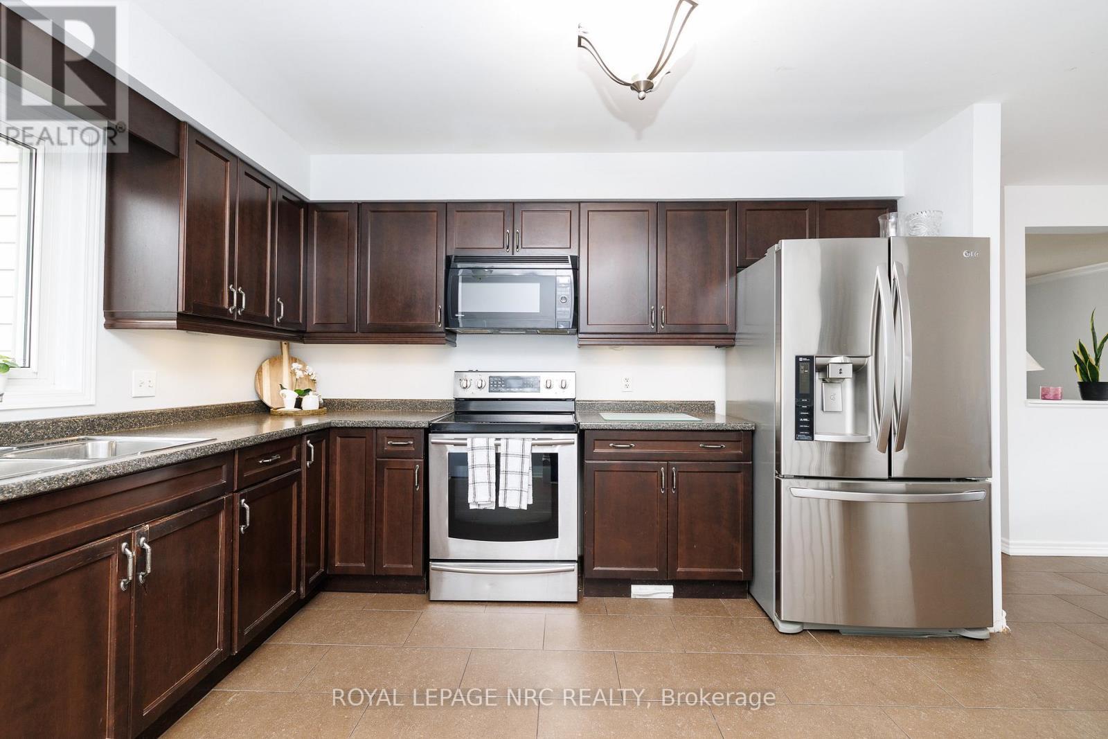 












16 LEONARD DRIVE

,
St. Catharines (Rykert/Vansickle),




Ontario
L2S3V2

