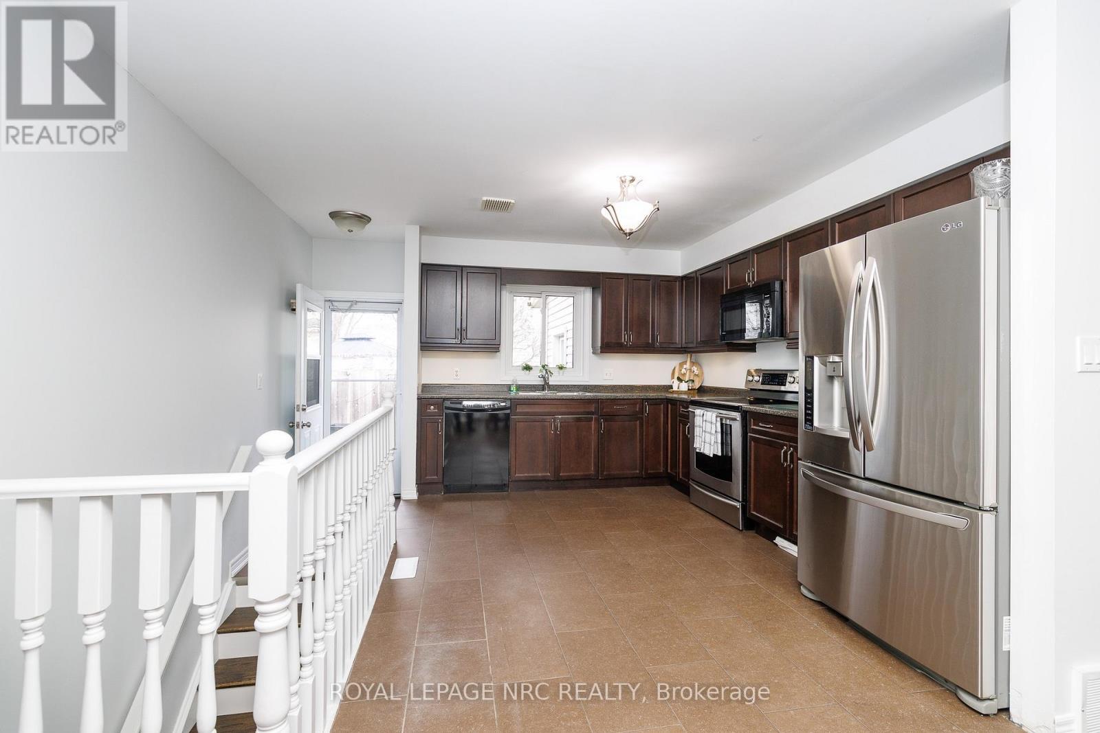 












16 LEONARD DRIVE

,
St. Catharines (Rykert/Vansickle),




Ontario
L2S3V2

