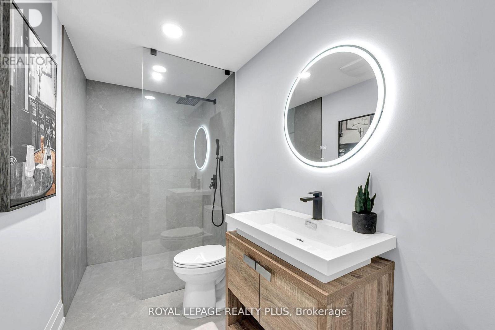 












4344 DALLAS COURT

,
Mississauga,




Ontario
L4W4G7


