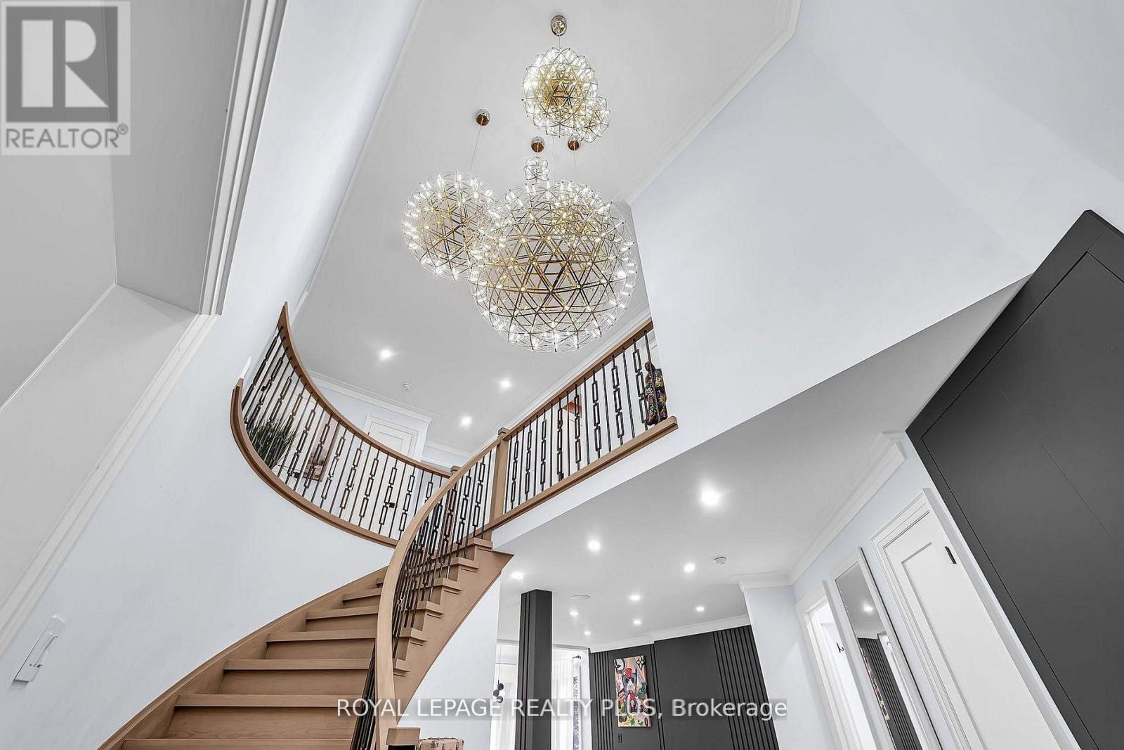 












4344 DALLAS COURT

,
Mississauga,




Ontario
L4W4G7

