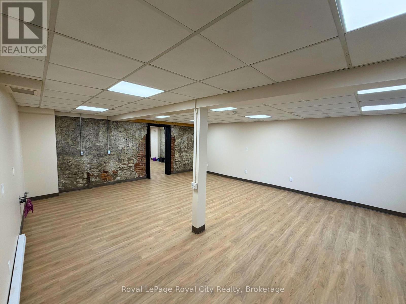 












108 (OFFICE 9) - 21 SURREY STREET W

,
Guelph (Downtown),




Ontario
N1H3R3

